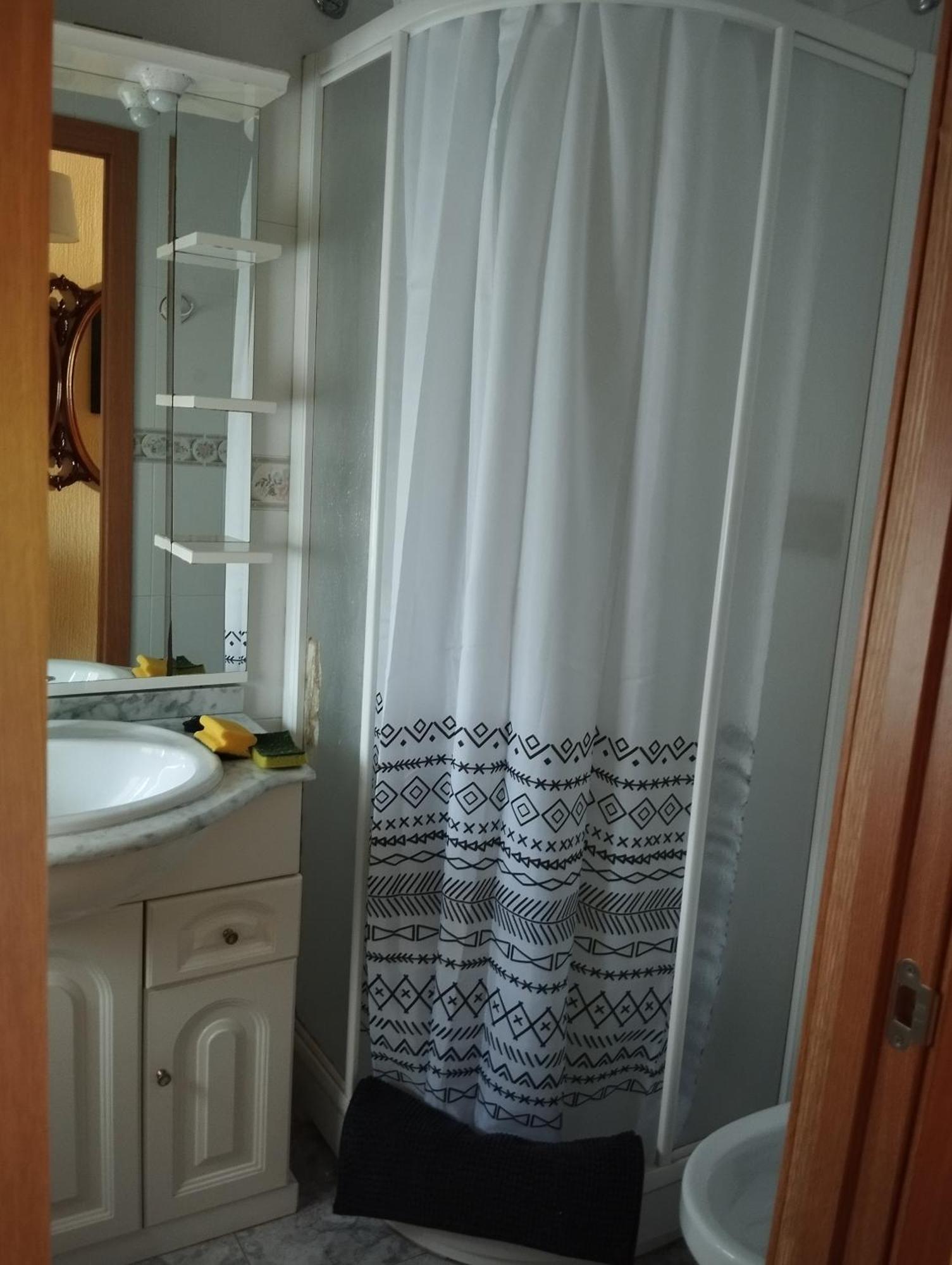 Rented Con Aparcamiento Gratis En La Zona Apartment